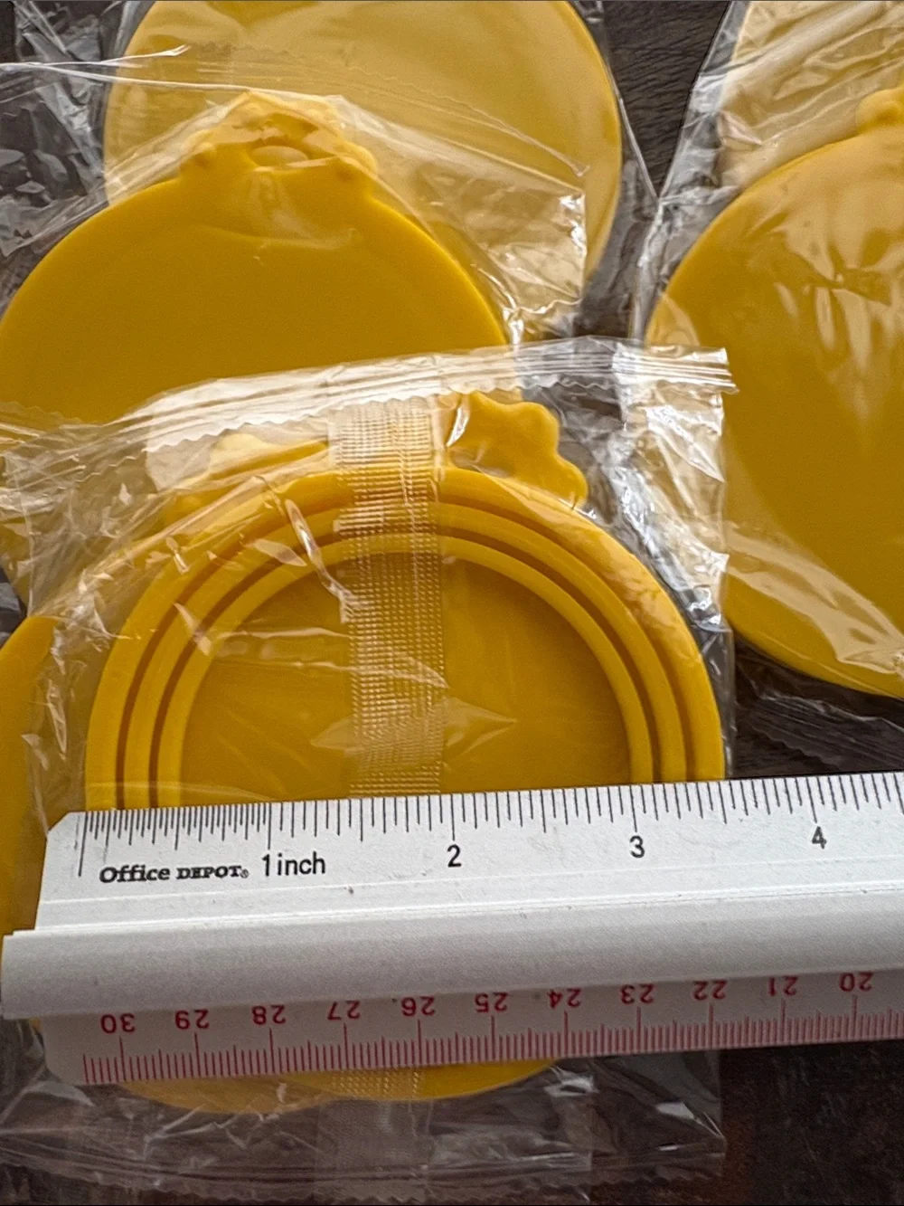 Universal can covers mustard yellow Silicone Lid Covers for pet food Pack of 6